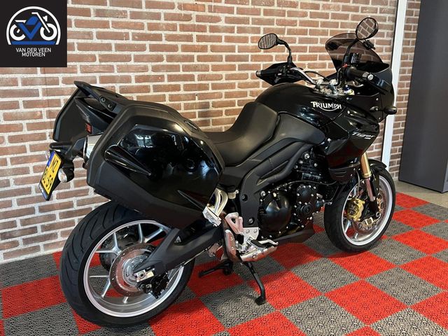 triumph - tiger-1050