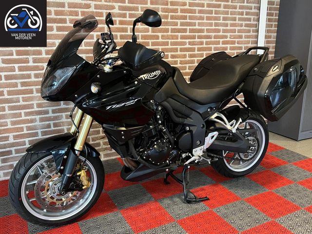 triumph - tiger-1050