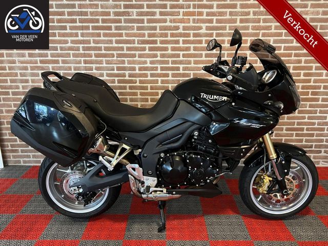 triumph - tiger-1050