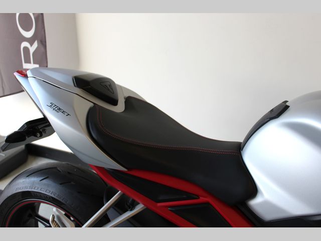 triumph - street-triple-r-low-ride-height