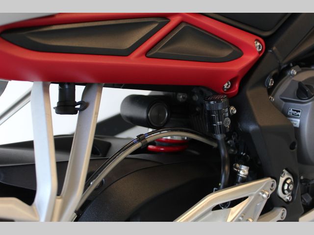 triumph - street-triple-r-low-ride-height
