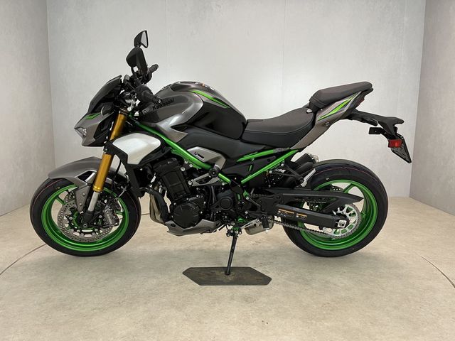 kawasaki - z900