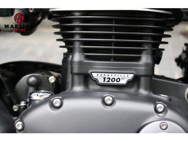 triumph - bonneville-bobber-black