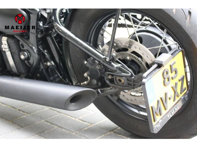 triumph - bonneville-bobber-black