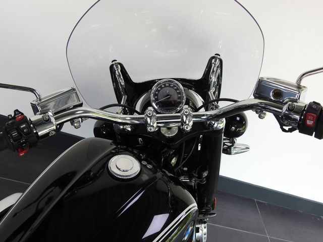 bmw - r-18-classic