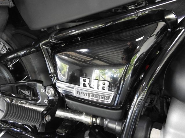 bmw - r-18-classic