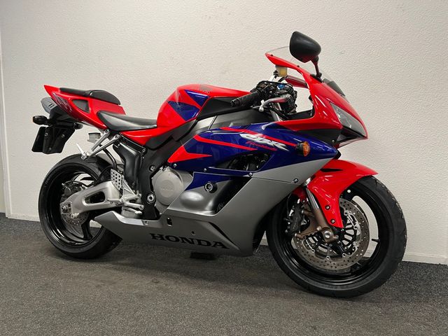 honda - cbr-1000-rr-fireblade