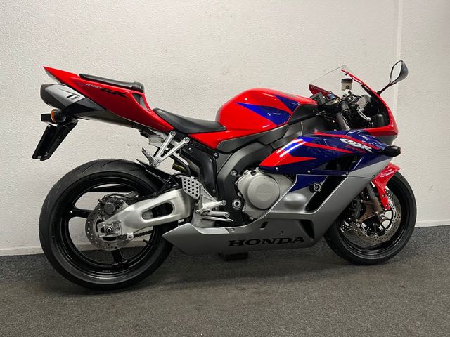 honda - cbr-1000-rr-fireblade