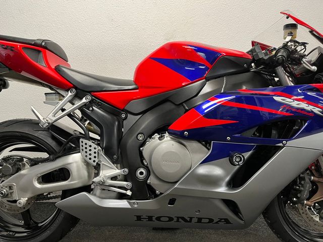 honda - cbr-1000-rr-fireblade