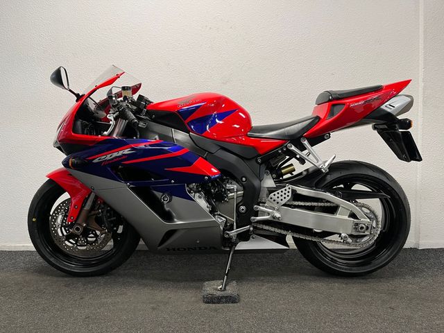 honda - cbr-1000-rr-fireblade