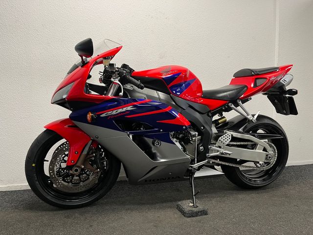 honda - cbr-1000-rr-fireblade