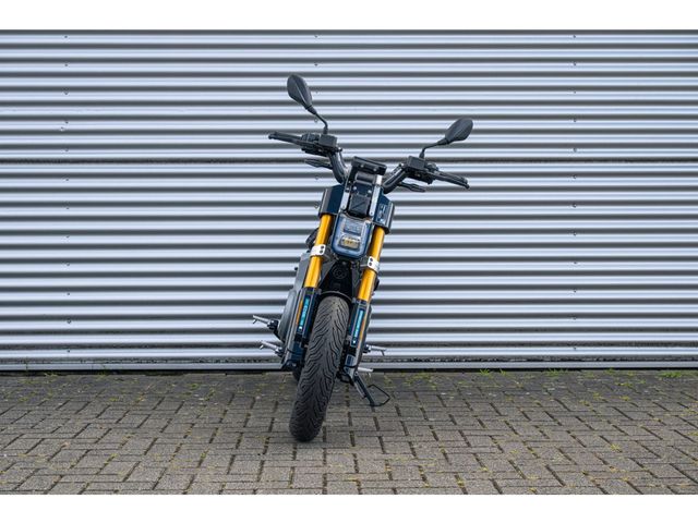 bmw - ce-02