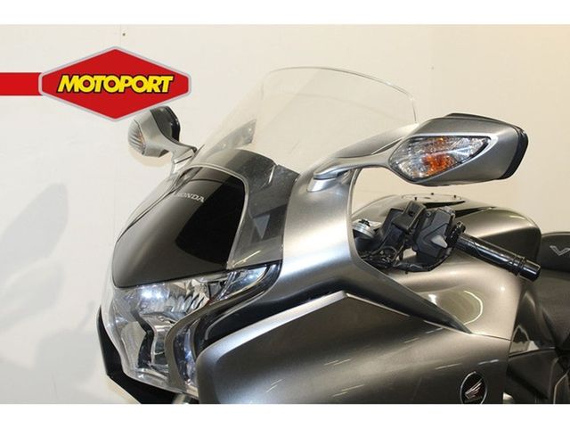 honda - vfr-1200-f-dct