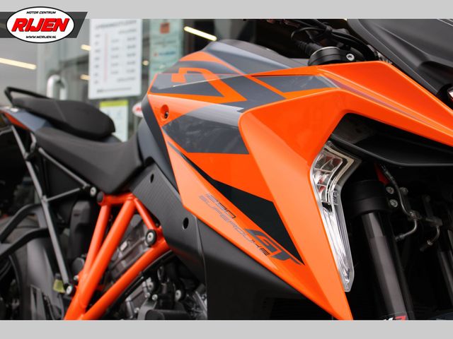 ktm - 1290-super-duke-gt
