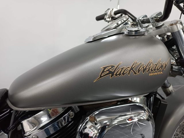 honda - vt-750--dc-black-widow