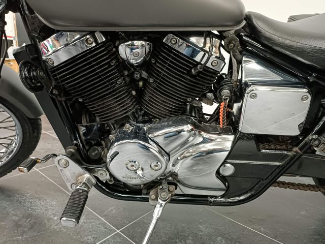 honda - vt-750--dc-black-widow