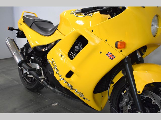 triumph - daytona-1200