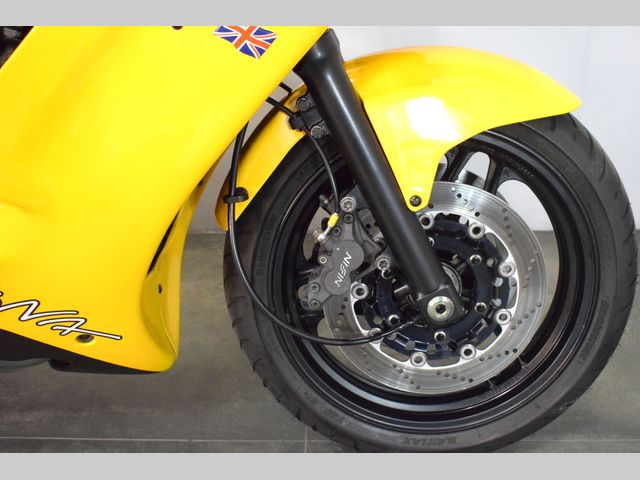 triumph - daytona-1200