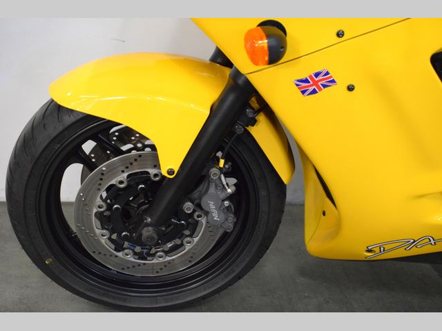 triumph - daytona-1200