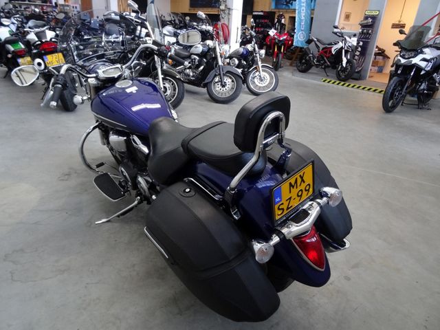 yamaha - xvs-1300-a-midnight-star
