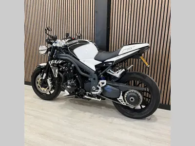 TRIUMPH SPEED TRIPLE – foto 3