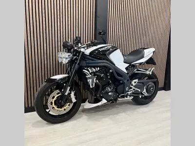 TRIUMPH SPEED TRIPLE – foto 4
