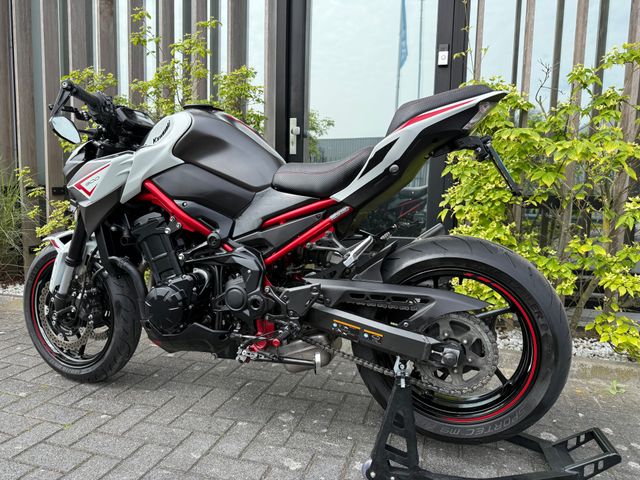 kawasaki - z900
