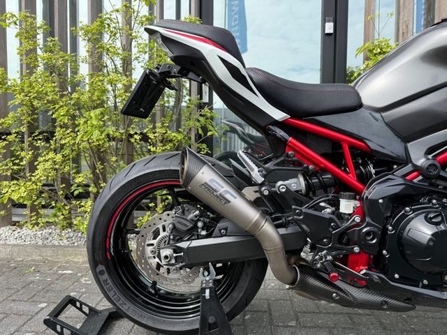 kawasaki - z900