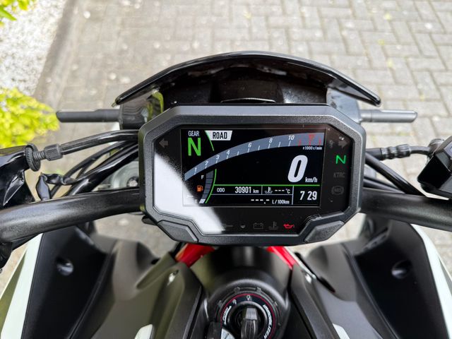kawasaki - z900