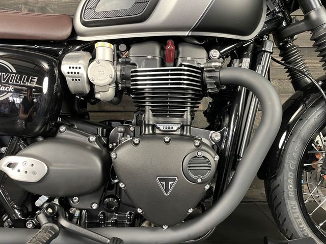 triumph - bonneville-t-120-black