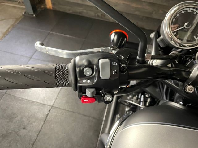 triumph - bonneville-t-120-black