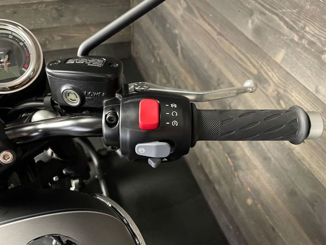 triumph - bonneville-t-120-black