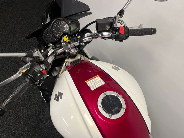 suzuki - sfv-650-gladius