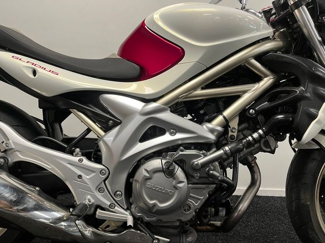 suzuki - sfv-650-gladius