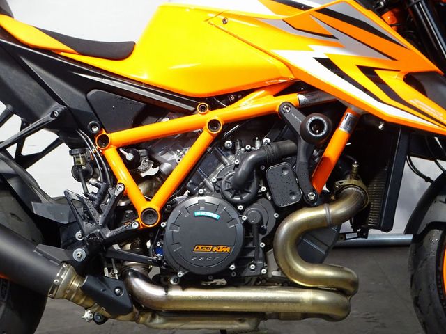 ktm - 1290-super-duke-r