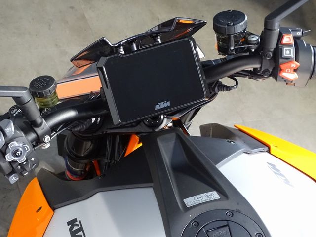 ktm - 1290-super-duke-r