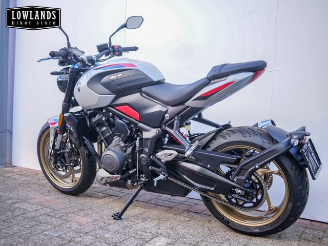 triumph - trident-800