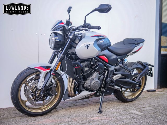 triumph - trident-800