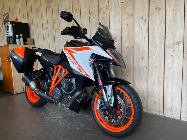 ktm - 1290-super-duke-gt