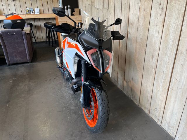 ktm - 1290-super-duke-gt