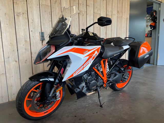 ktm - 1290-super-duke-gt
