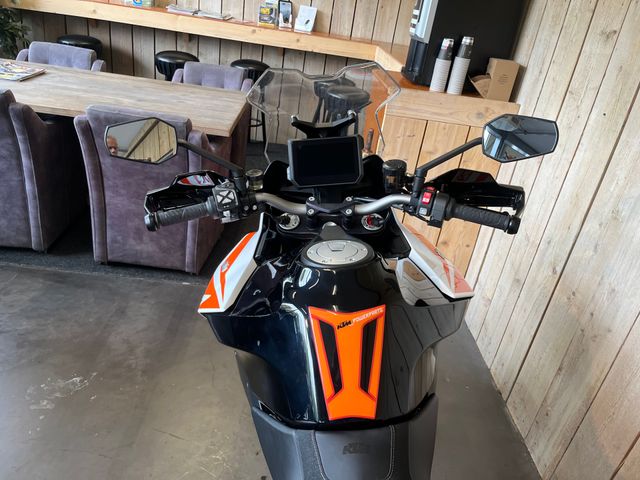 ktm - 1290-super-duke-gt