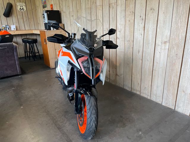 ktm - 1290-super-duke-gt