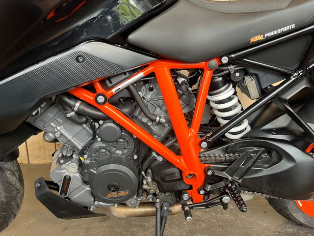 ktm - 1290-super-duke-gt