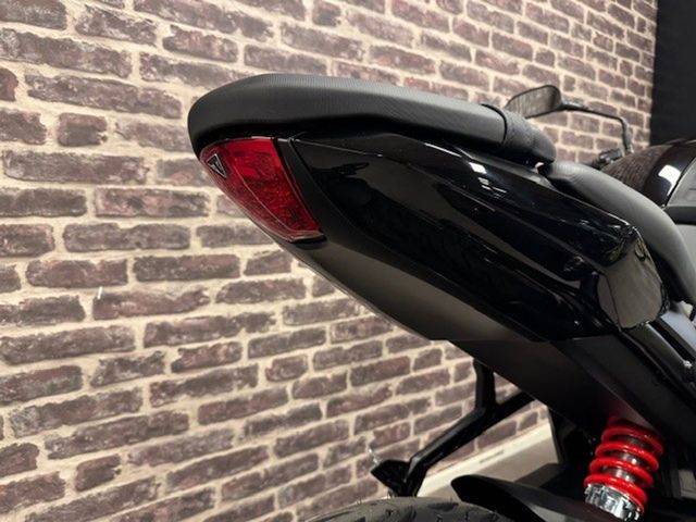 triumph - trident-800