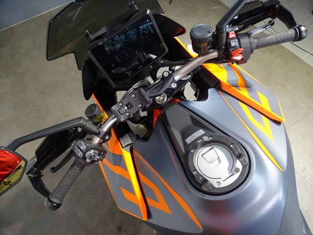 ktm - 1290-super-duke-gt