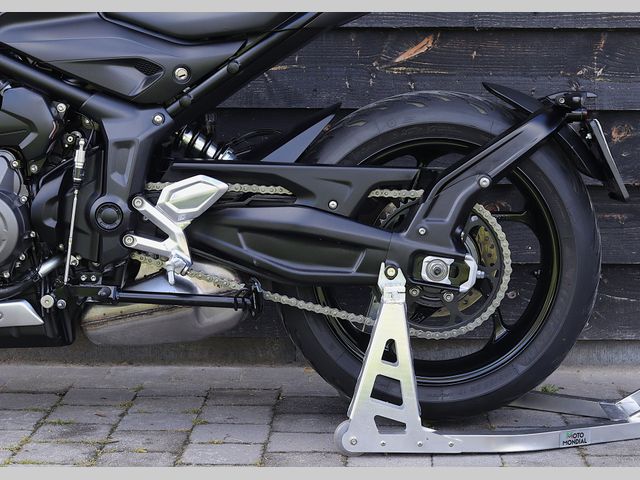 triumph - trident-660