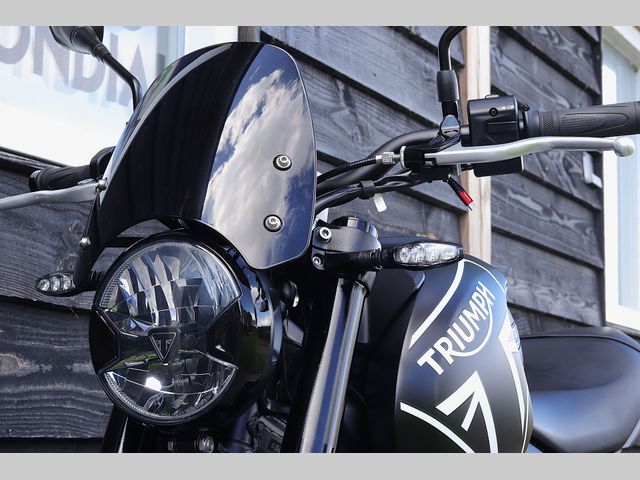 triumph - trident-660