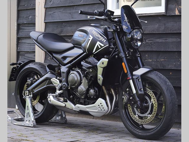 triumph - trident-660