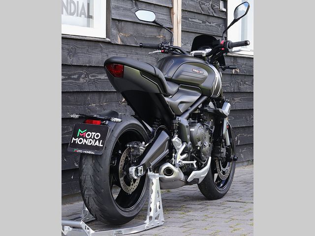 triumph - trident-660